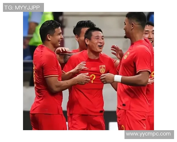 足球明星大立远射技惊四座助球队逆转胜利展现超凡球技与团队默契